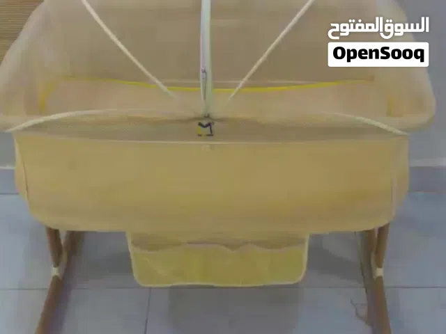 للبيع سرير اطفال نظيف السعر 10