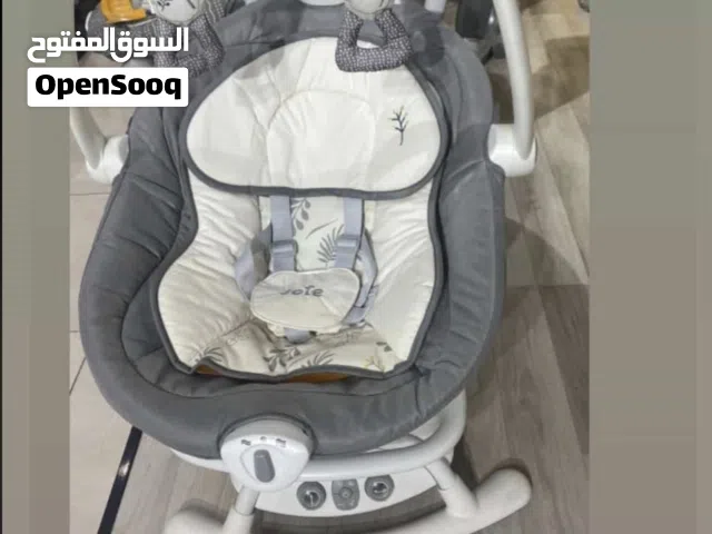 كرسي اطفال ماركة جوي مع كرسي ثاني هديه