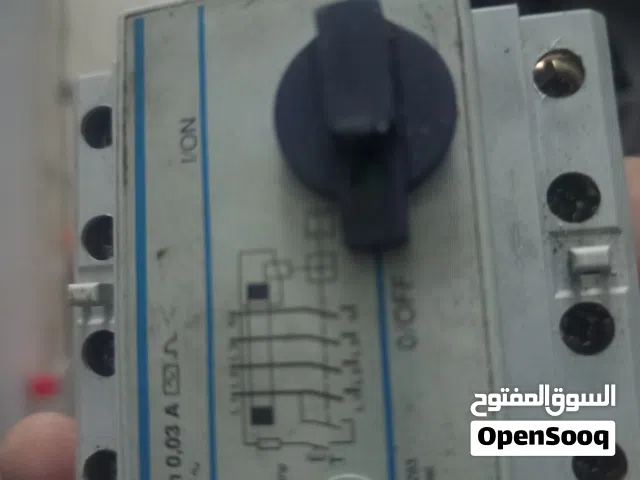 النوع: قاطع تيار متبقي (Residual Current Device - RCD).  التيار المقدر: 40 أمبير.  حساسية التسرب: 0.