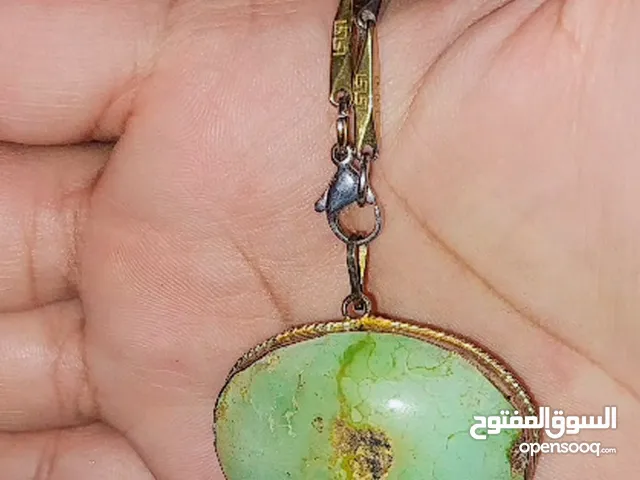 حجر فيروز ضخم جدا مصور عين واضحه
