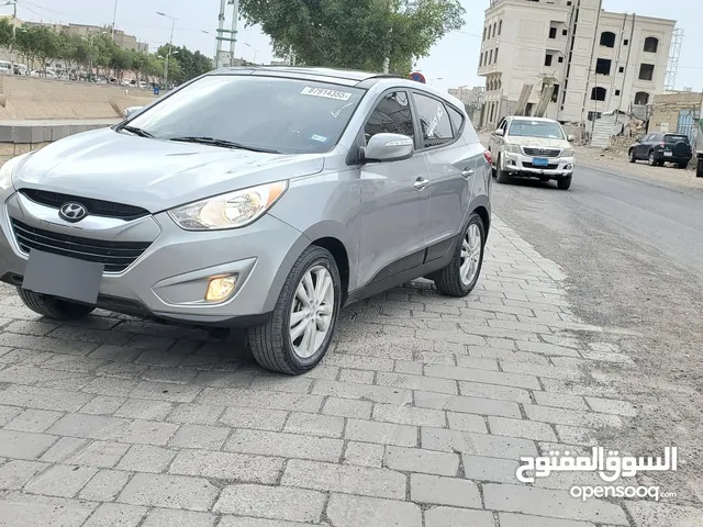 توسان 2013 فتحتين سقف بصمه شاشه فل كامل وكاله بودي مكنيه اسبيت عرطه مجمرك مرقم مضنون على الشرط زيرو