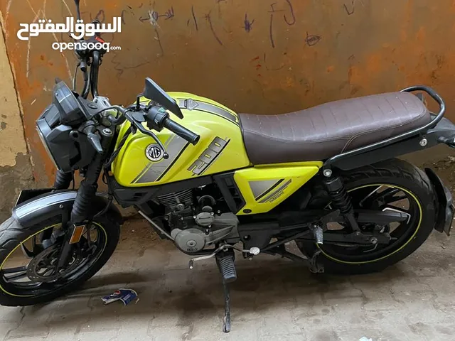 موتور 200 cc سعه الخزان 8.5 مؤشر البنزين والعداد ديجيتال فيه 2 باكم امامي 1 خلفي والتبريد مياه