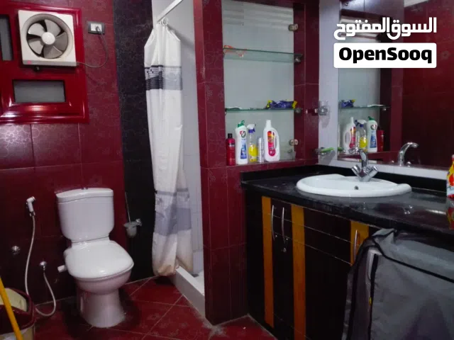 غرفة راقية بحمام داخلي للإيجار بموقع متميز في الحصري 6 أكتوبر