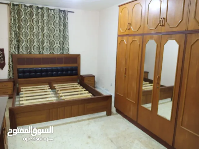 غرفة نوم ماستر خشب لاتيه 18 قشرة بلوط بحالة ممتازة نفس الصور للبيع بسعر 220عمان