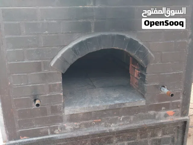 فرن معجنات كبير وثلاجة عرض بحال الوكالة
