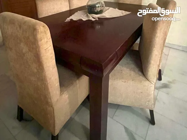 طاولة سفره مع 6 كراسي بحاله جيده جدا