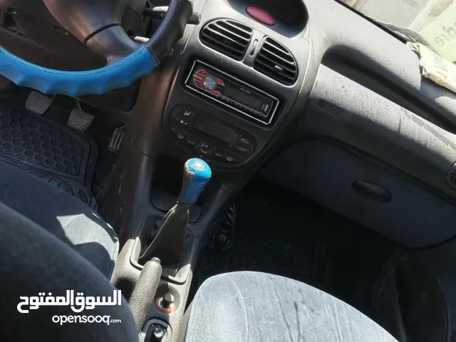 بيجو 206 نظيفة