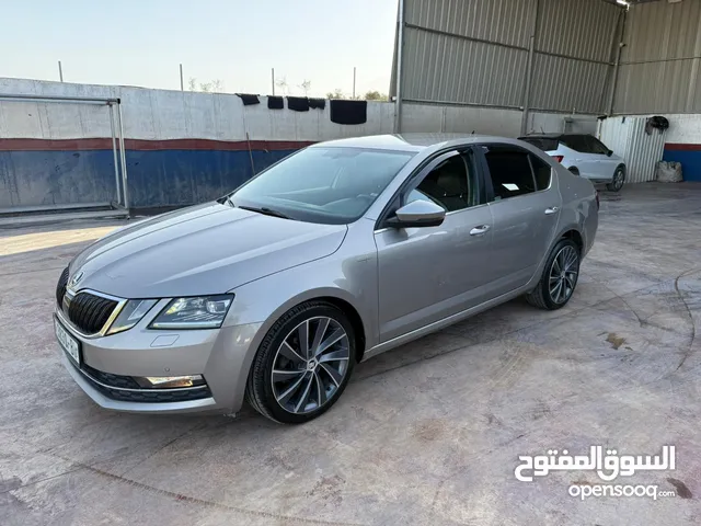 سكودا اوكتافيا  2017 ترخيص 2017 مطور 2000 ديزل  تماتك  لورين كلينتت