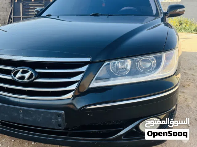 أزيرا 2010 فل ماعدا فتحه مسجله نضيفه بسعر ممتاز