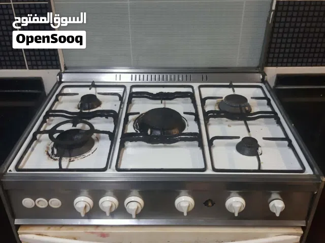 غاز يونيفرسال لون ابيض يحتاج الى شويه صيانه