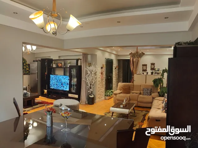 شقة فاخرة في مصر الجديدة للبيع من المالك مباشرة.ميدان المحكمةخلف نادي النصر