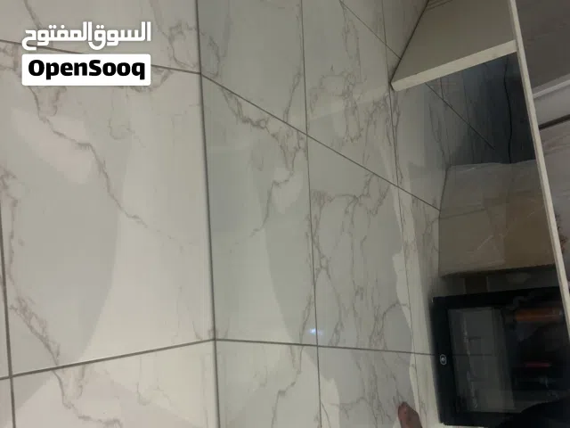 مرايا كبيرة ونظيفة