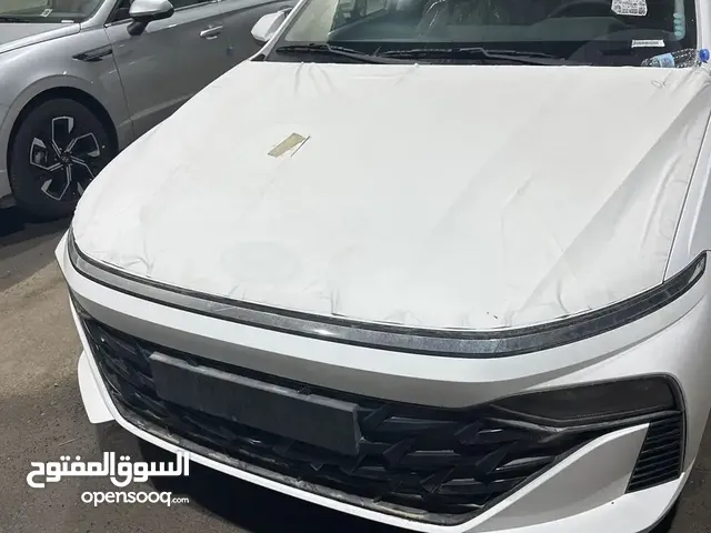 هيونداي اكسنت فليت 2025 ( ابيض سقف اسود )