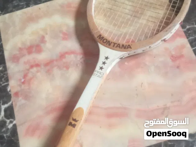 السلام عليكم يوجد مضرب تنس للبيع