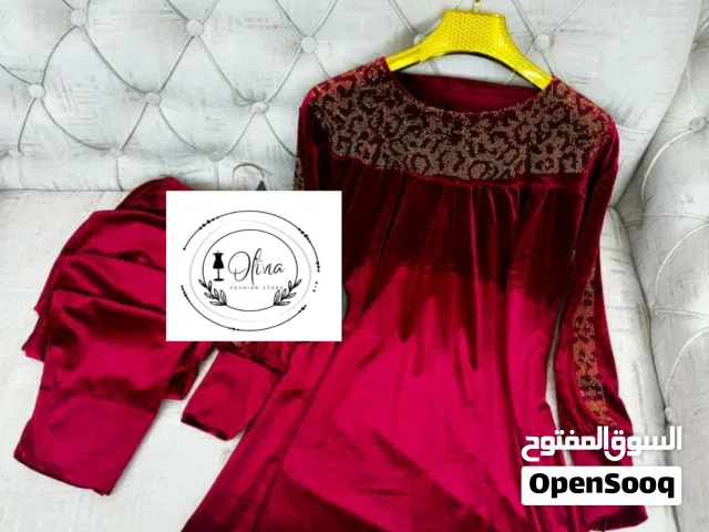 بيجامة قطيفة حاجة شابة وفيها ليكولار سلعة ماشاء الله