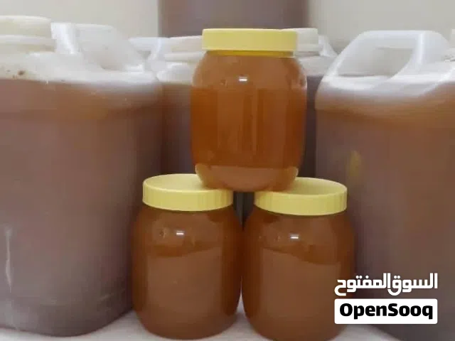 متوفر لدينا عسل مراعي(زهور) من مناطق تهامه عسل جوده جيده وسعره طيب