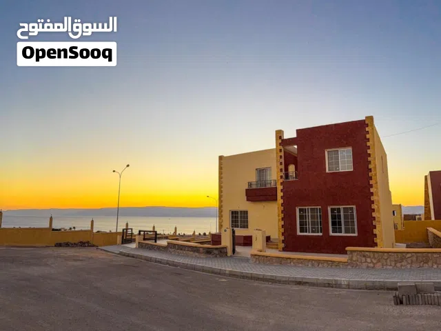 فيلا مستقلة 3 طوابق بناء حديث للبيع في العقبة – موقع مميز