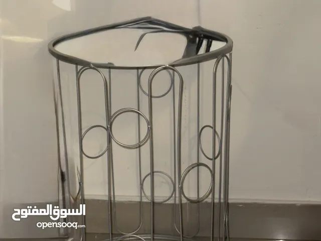 تسريحه مع مرآة مع طاولة مع كومود