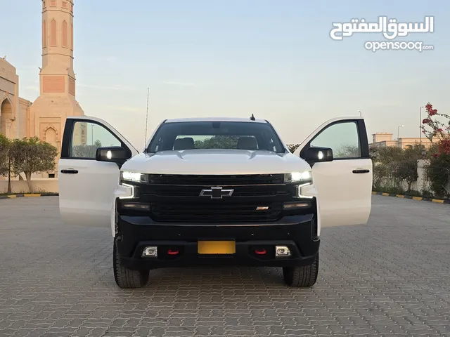 سلفرادو 2022 وكالة عمان المالك الأول تحت الضمان بدون حوادث ولاصبغ نهائيا تأمين شامل تريل بوس