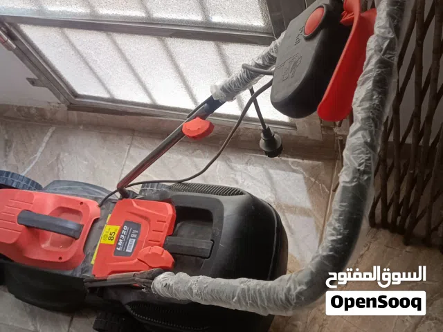 مكينة قص. الاعشاب