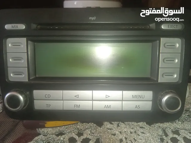 كاسيت باسات (مشغل أقراص مضغوطة )أصلي لسيارة فولكس فاجن جولف 5، جميع الأعمال، بحالة جيدة