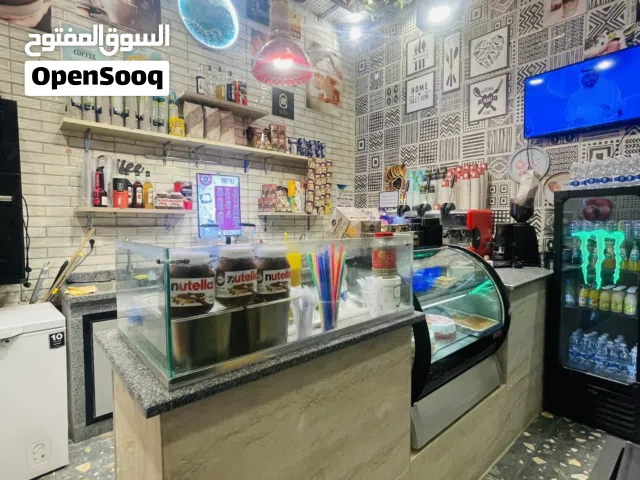 مقهى للبيع مجهزة بالمعدات