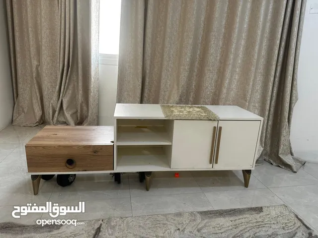 طاولة تلفزيون
