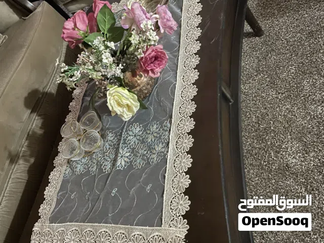 طقم طاولات بحالة جيدة للبيع