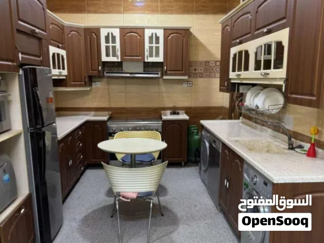 بيت طابقين عله شارع عام يصلح لكافه الانشطه التجاري