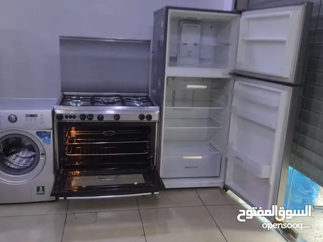 التواصل واتس او على التطبيق بكج عرسان بحاله ممتازه ثلاجة وغاز 90سم كريازي وغسالة سامسونج 9 كيلوو