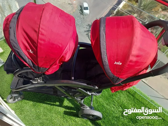 Joie Red Evalite Duo twin stroller . عربية توأم للاطفال بحالة ممتازة Excellent condition