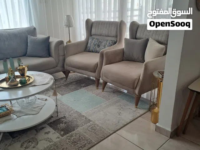 شقة ديلوكس للبيع في المدينة الرياضية شارع يزيد بن اسد عمارة رائد زوانة (101)طابق اول مطلة عالشارع