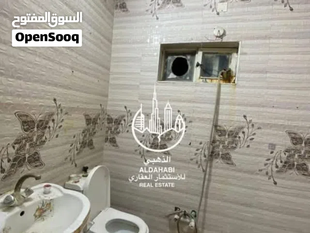 شقه للايجار في الاربع شوارع بناء حديث