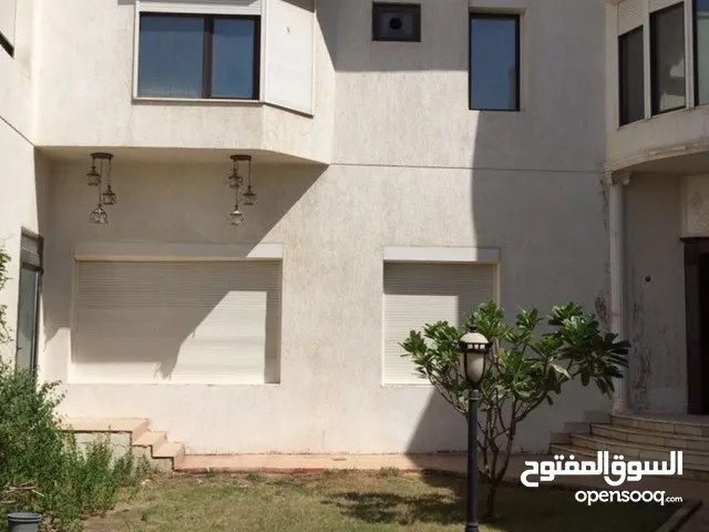 1200m2 More than 6 bedrooms Villa for Sale in Mubarak Al-Kabeer Abu Hasaniya