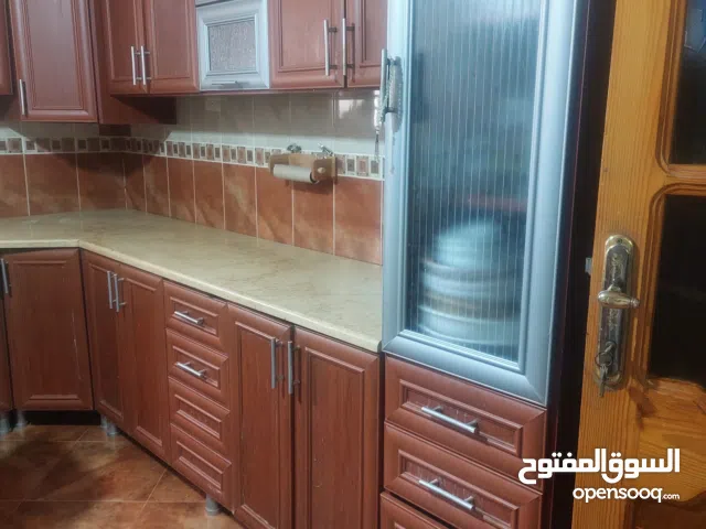 دولاب مطبخ بالرخامه بحاله ممتازة مستعمل استعمال نضيف