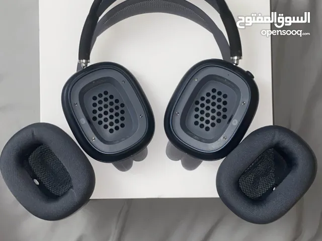 Brand new Apple Airpods max Midnight blue colour has Noise cancellation, box and type c cable