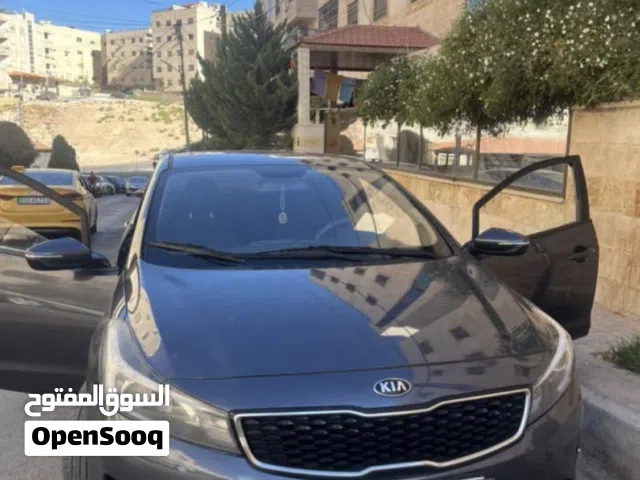 2017 كيا سيراتو Standard
