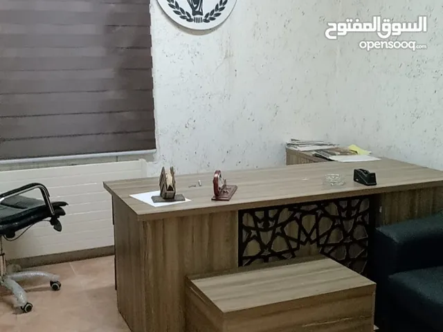 آثاث مكتب حديث وفخم للبيع لون خشابي -جبل الحسين