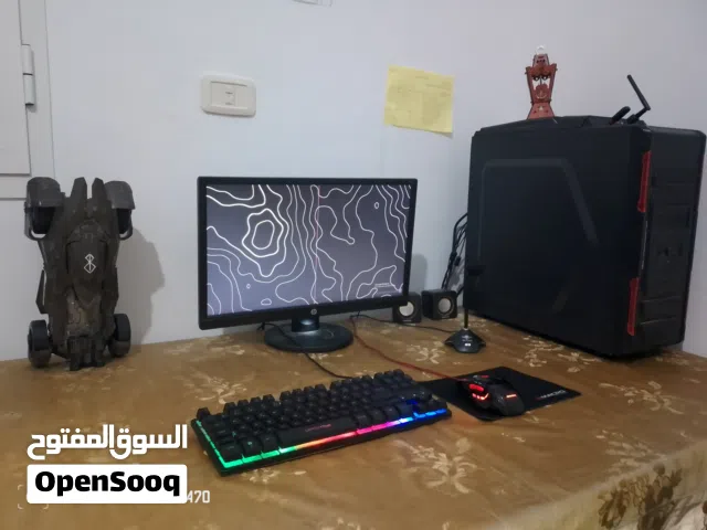 pc gaming avec souris clavier baffle