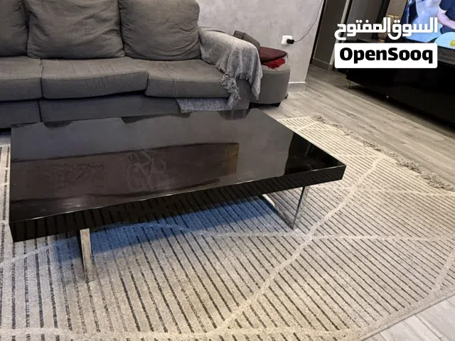 طاولة تلفزيون مع طاولة وسط