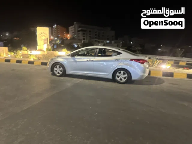 2013 هيونداي افانتي Standard