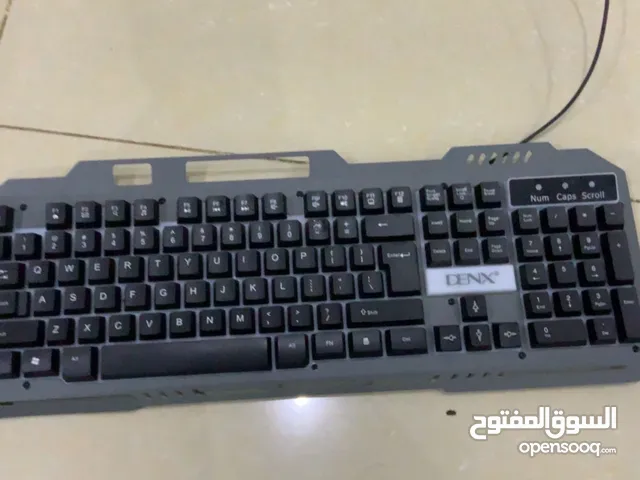 كيبورد مستعمل معا اغراضه ما فيه شي