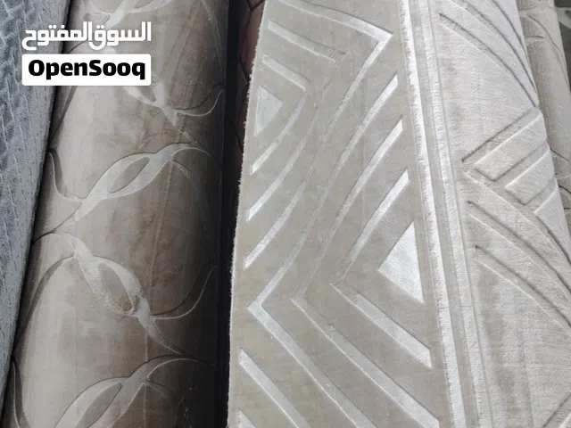 جميع انواع الموكيت التركي والإماراتي والوطني والحرير الصيني والعشب
