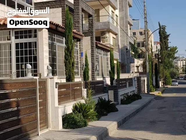 شقة مفروشة فاخرة في ام اذينه في موقع فخم و قريب من جميع الخدمات