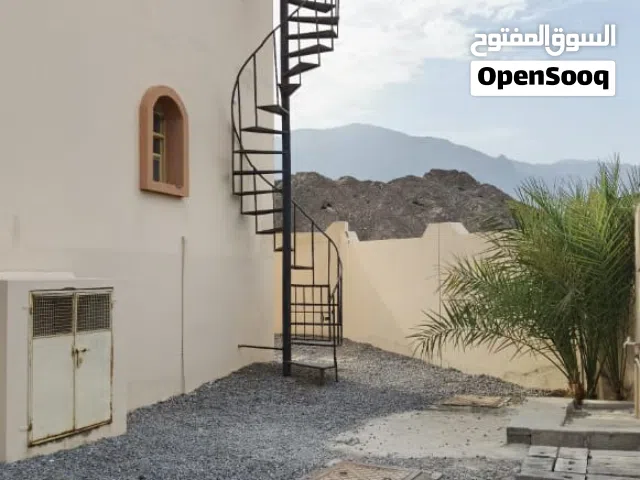 شقق في الطابق العلوي طوي نص الاولى