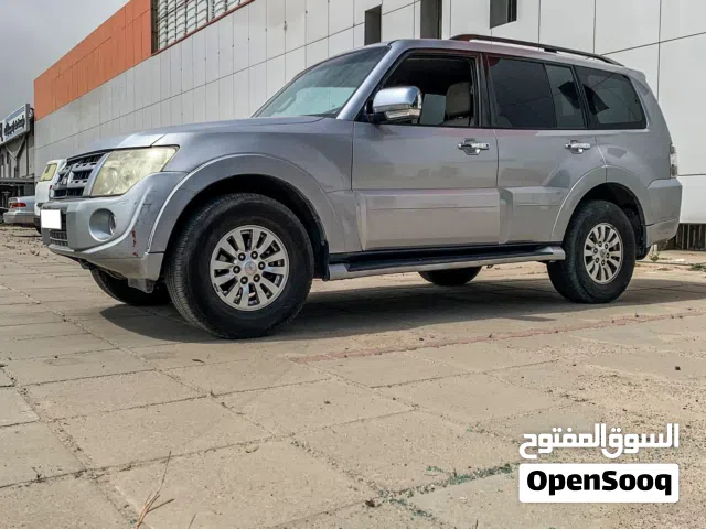 2013 ميتسوبيشي باجيرو GLS