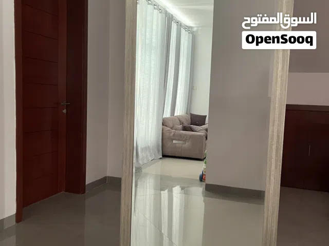 مرايا كبيرة الحجم من mhoes r us السعر 20 ريال