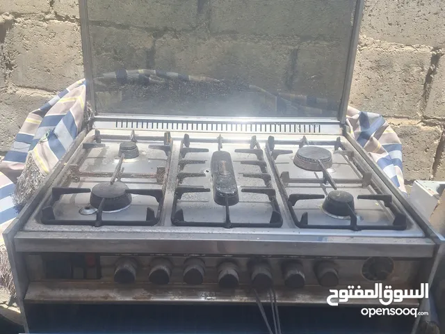 فرن شغال بحالة جيدة السعر 20 دينار