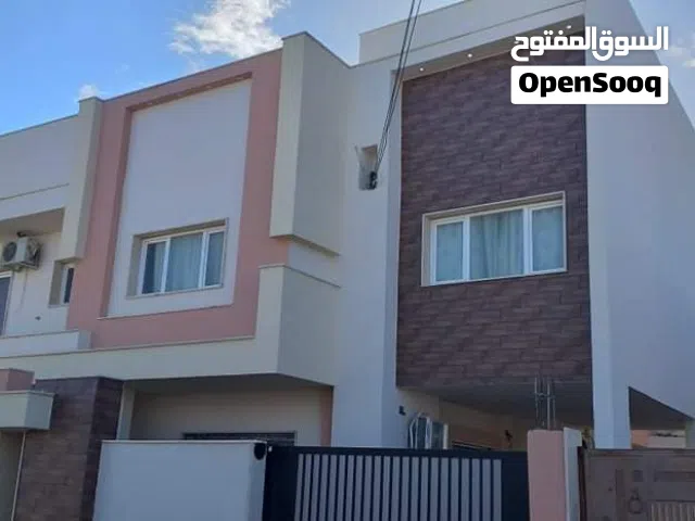 السلام عليكم ورحمه الله وبركاته   نوع العرض فيلا  من طابقين    الموقع : عين زارة الحي سكني تحديدا م