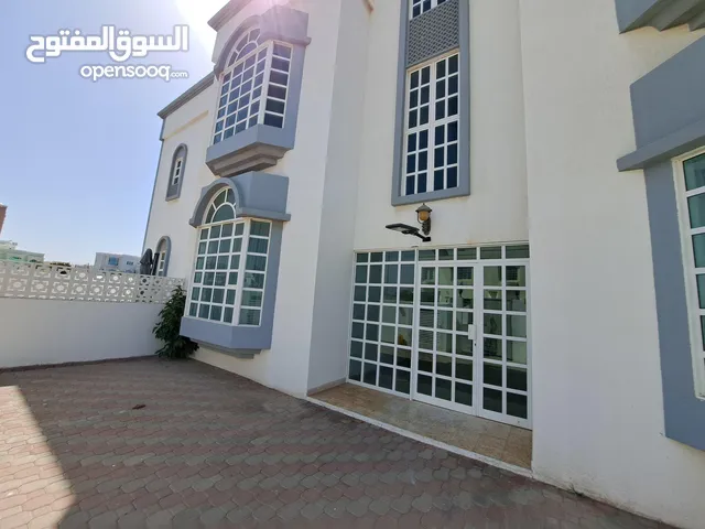 شقه للايجار العذيبه/Apartment for rent in Azaiba
